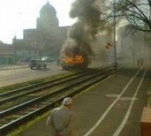 Maşină în flăcări pe un bulevard din Oradea
