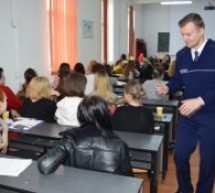 Fețele violenței, dezbătute de polițiștii de prevenire bihoreni cu studenții și liceenii din Oradea