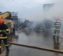 Incendiu la un centru de reciclare deşeuri, din Oradea