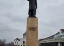 Statuia poetului Mihai Eminescu din Oradea, în plin proces de restaurare