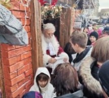 Moș Crăciun aduce 1.200 pachete cu dulciuri la Târgul de Crăciun Oradea