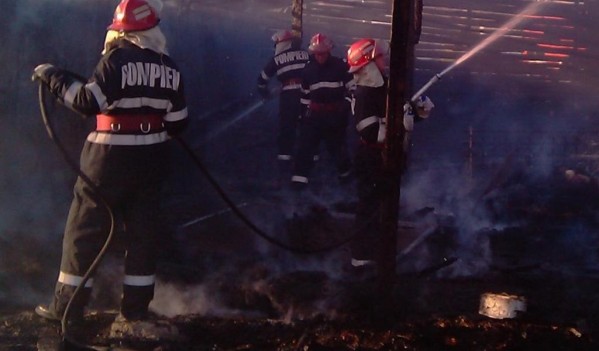Pompierii au stins aseară un incendiu produs în Chişcău