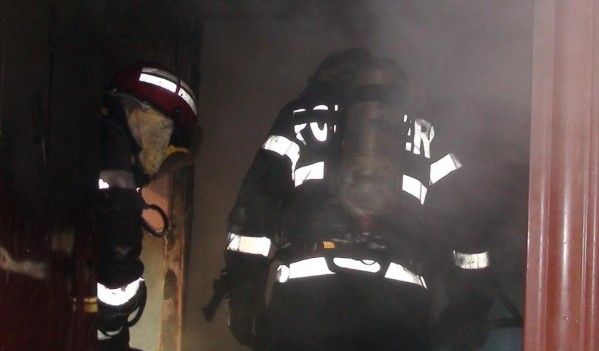 Incendiu produs azi în Oradea, soldat cu decesul unei persoane