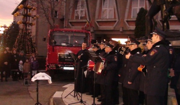 Pompierii militari orădeni susțin azi un concert de colinde (ora 17)