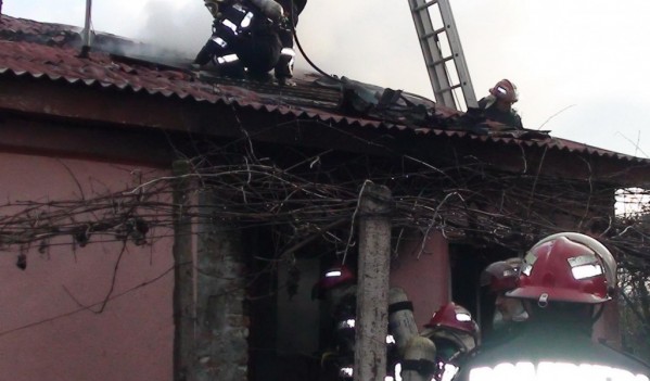 Pompierii bihoreni au stins în ultimele 24 de ore incendii în Peștiș, Mierlău și Tileagd