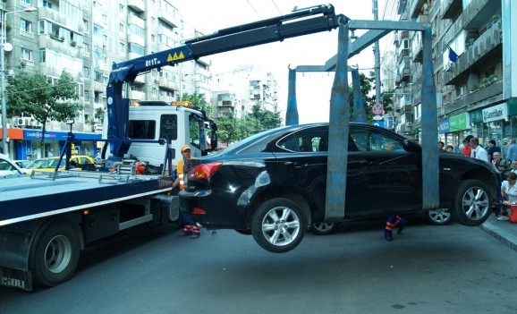 Oradea: 134 de maşini, parcate neregulamentar, au fost ridicate de poliţiştii locali