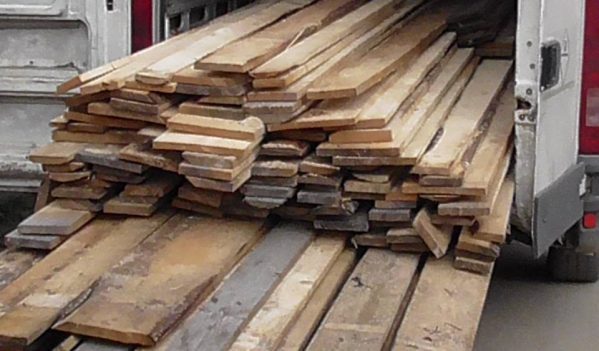 Material lemnos fără documente legale, confiscat de poliţiştii bihoreni