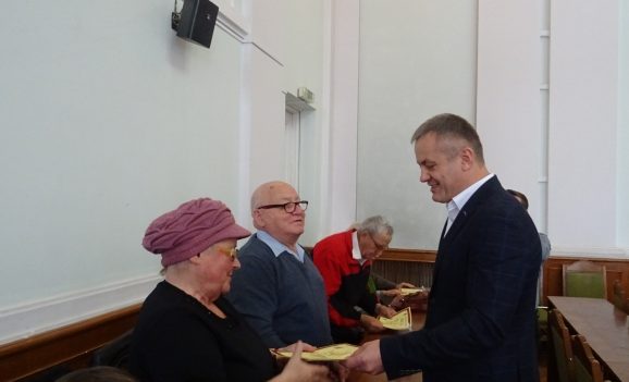 Cuplurile care au împlinit 50 de ani de căsătorie, premiate de Primăria Oradea