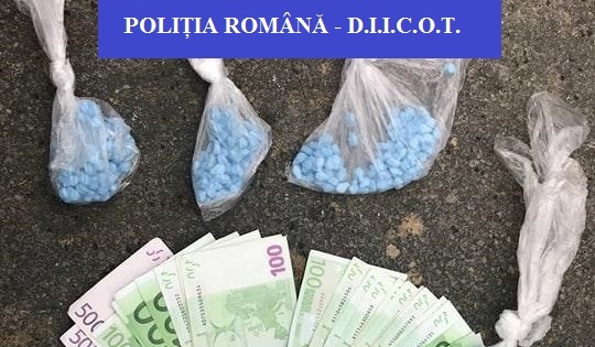 Traficant de droguri din Bihor, prins în flagrant în timp ce comercializa 400 de pastile de ecstasy