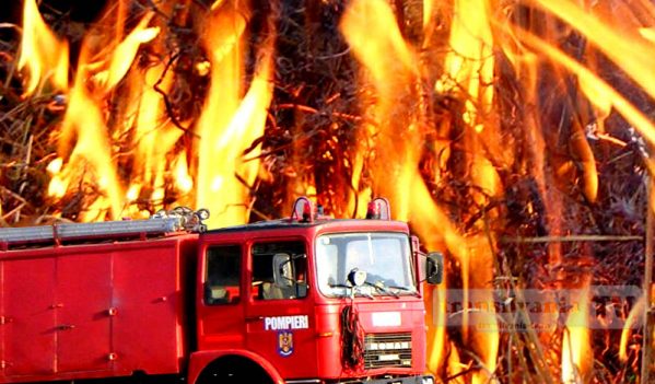 Pompierii s-au luptat mai bine de două ore cu focul, pentru a stinge un incendiu produs în localitatea Crâncești