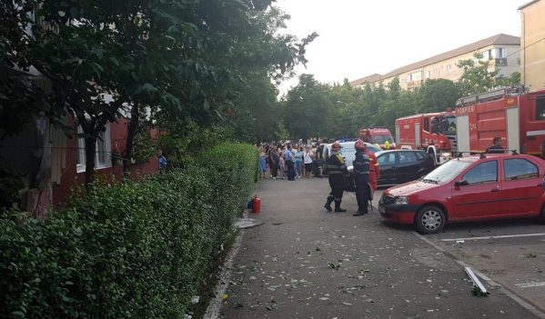 Două persoane rănite în urma unei explozii produse într-un apartament din Oradea