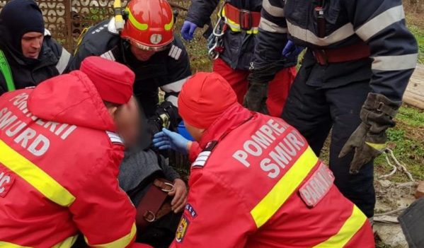 Bărbat salvat din fântână de pompierii din Marghita