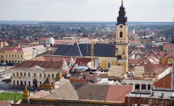 Lucrările de refacere a acoperişului Palatului Episcopal Greco-Catolic din Oradea, în plină desfășurare