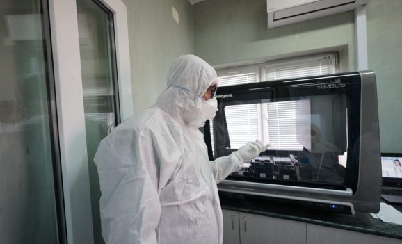 Oradea și-a achiziționat propriul aparat pentru testarea anti-coronavirus