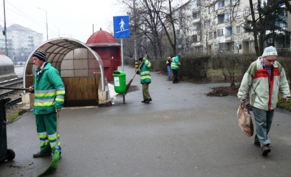 În Oradea, campania de igienizare continuă cu zona centrală