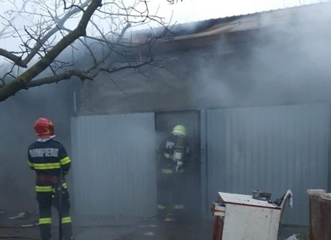 Incendiu la o gospodărie din Leș