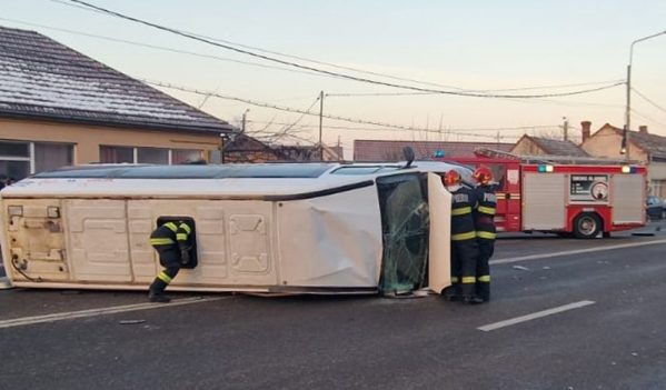 Intervenție pentru salvarea victimelor unui accident rutier produs în Oradea, soldat cu 15 victime