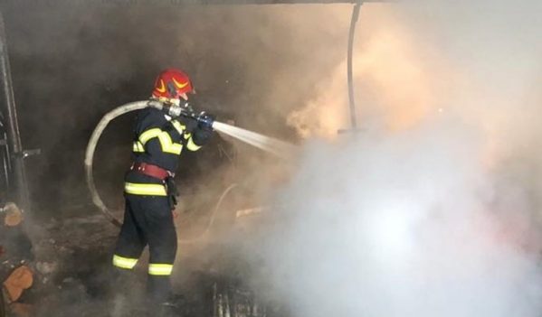 Incendiu la o gospodărie din Oradea