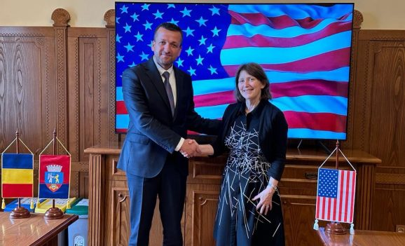 Ambasadorul SUA în România, Kathleen Kavalec, la Primăria Oradea